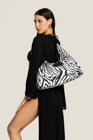 borsa_zebrata_modella